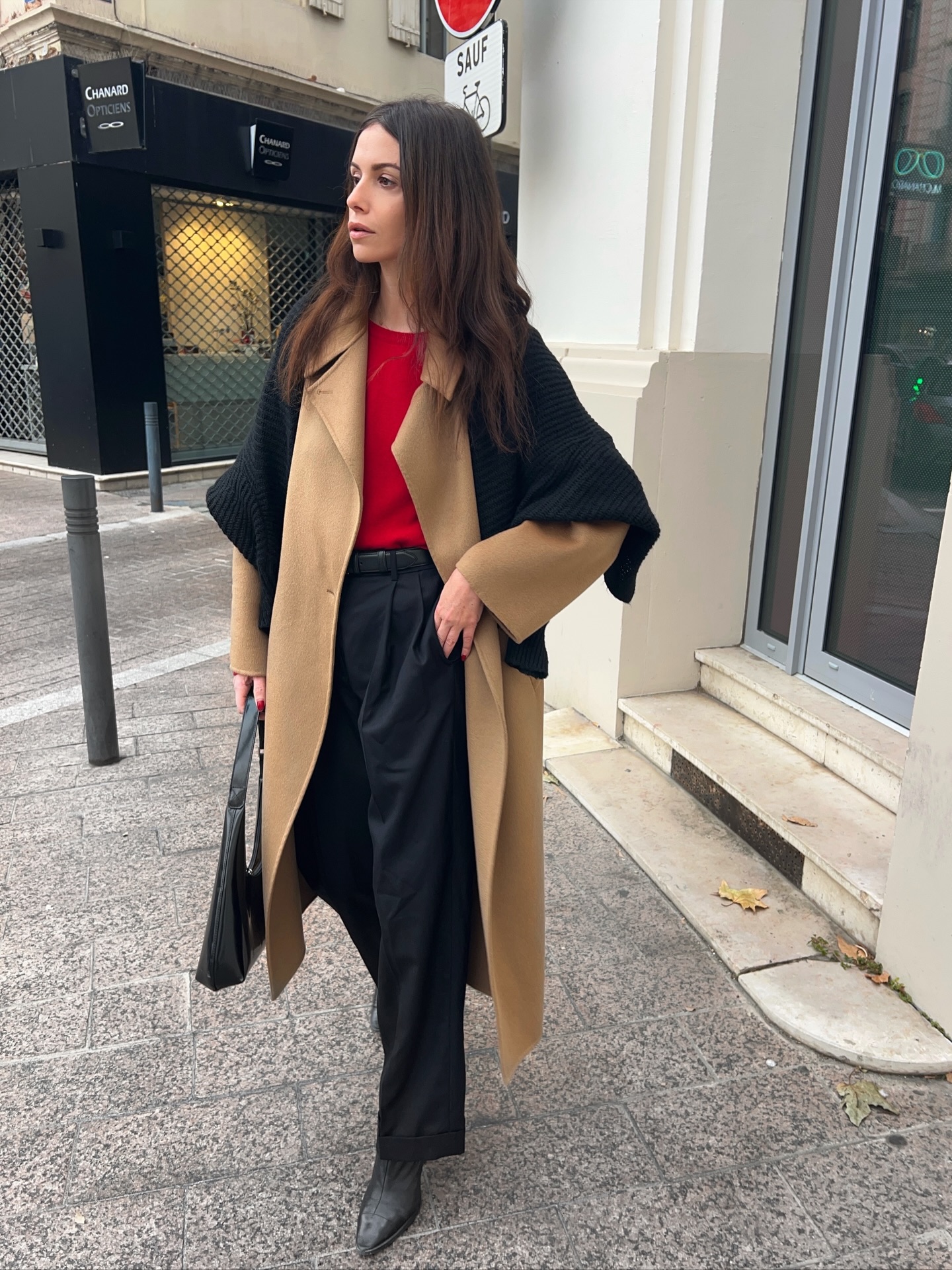 5 món thời trang trong tủ đồ của một quý cô theo đuổi phong cách basic- Ảnh 9. 5 món thời trang trong tủ đồ của một quý cô theo đuổi phong cách basic- Ảnh 9.