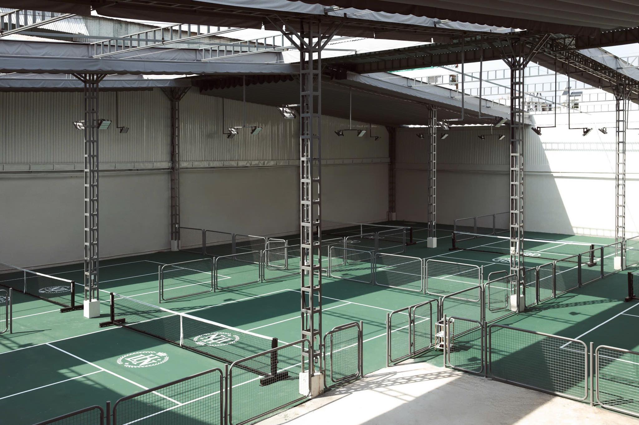 Tổ hợp sân với tông màu dễ chịu, năng động