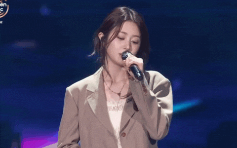 Showbiz có mỹ nhân bị chê làm ca sĩ mà chưa từng hát live tốt, giọng hát như đổi lấy chân của nàng tiên cá- Ảnh 1. Showbiz có mỹ nhân bị chê làm ca sĩ mà chưa từng hát live tốt, giọng hát như đổi lấy chân của nàng tiên cá- Ảnh 1.