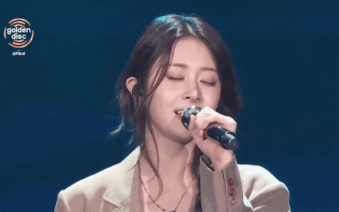 Showbiz có mỹ nhân bị chê làm ca sĩ mà chưa từng hát live tốt, giọng hát như đổi lấy chân của nàng tiên cá- Ảnh 2. Showbiz có mỹ nhân bị chê làm ca sĩ mà chưa từng hát live tốt, giọng hát như đổi lấy chân của nàng tiên cá- Ảnh 2.