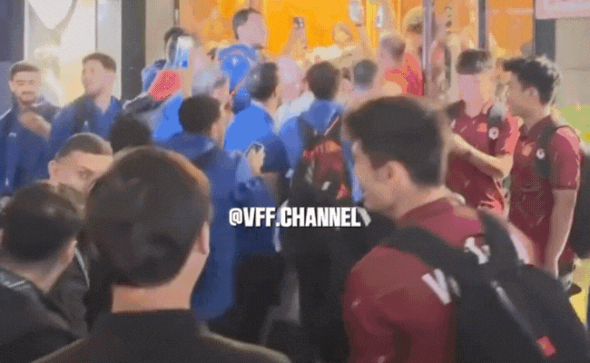 Góc dễ thương: U23 Jordan nhảy múa ở sảnh khách sạn khi gặp U23 Việt Nam, ăn mừng 2 đội cùng vào tứ kết- Ảnh 1.