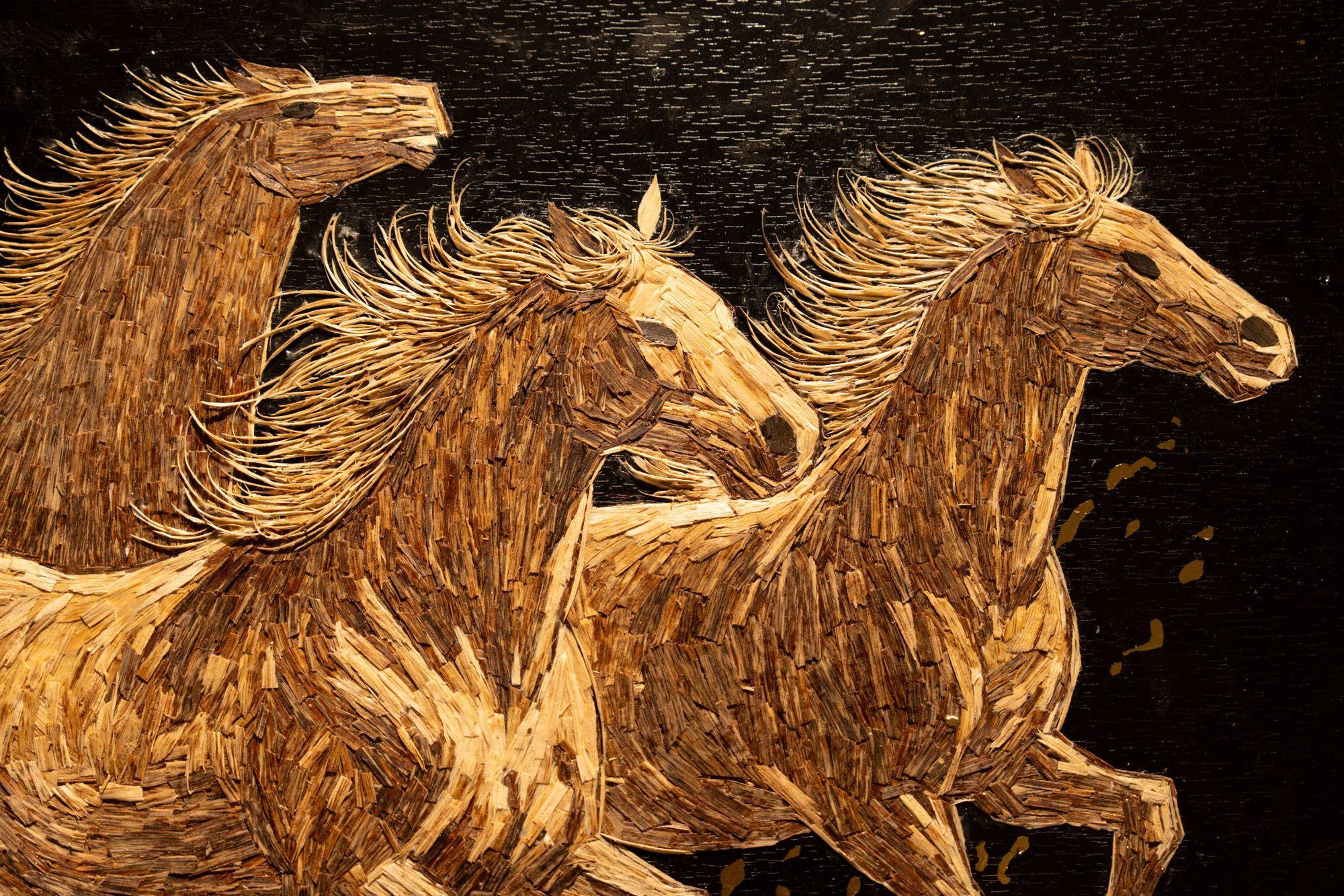 Thiên Mộc Hương lần đầu tiên ra mắt tranh trầm hương đắp nổi Mosaic- Ảnh 2.