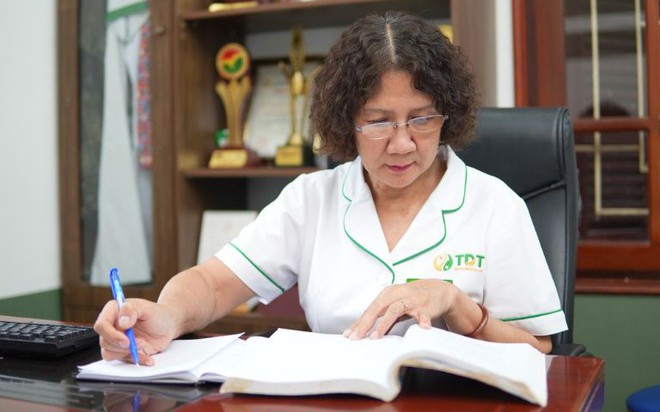 TTƯT, Th.sĩ, Bác sĩ Nguyễn Thị Tuyết Lan - Hơn 40 năm chữa bệnh và gìn giữ y học dân tộc- Ảnh 1.