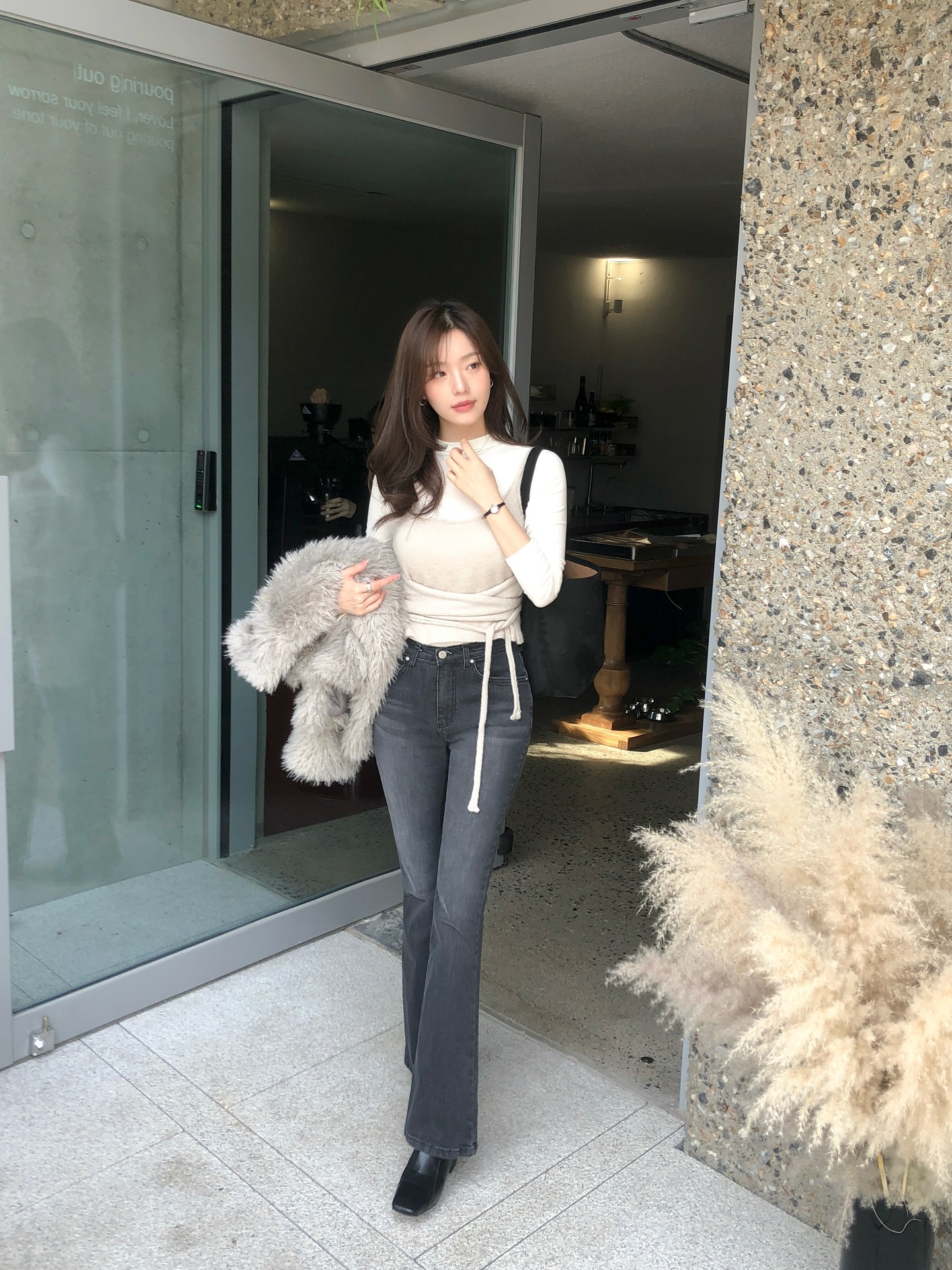 4 xu hướng quần jeans sẽ hot suốt năm 2026, không biết hết là khó mặc đẹp- Ảnh 9. 4 xu hướng quần jeans sẽ hot suốt năm 2026, không biết hết là khó mặc đẹp- Ảnh 9.