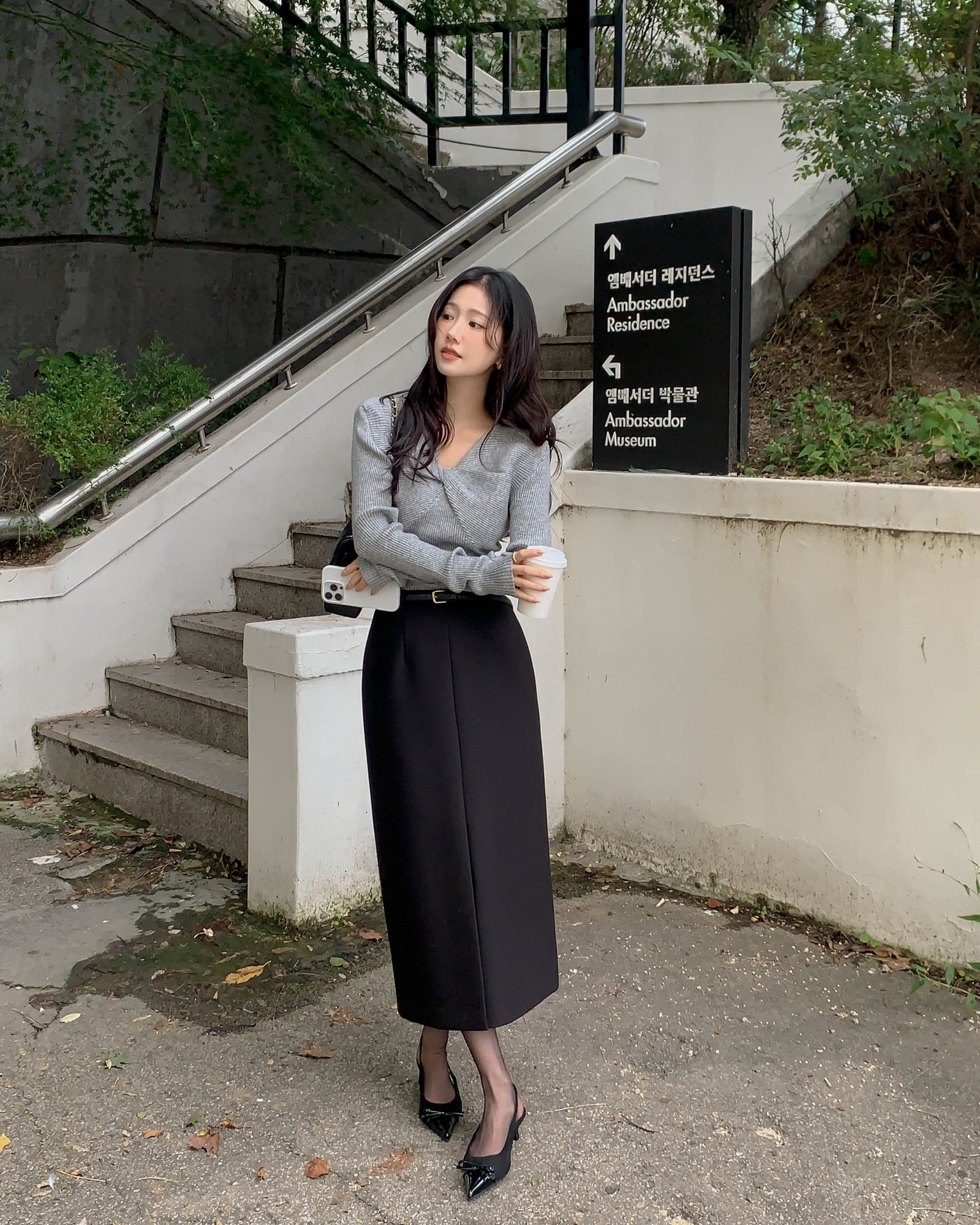 4 siêu bí kíp mặc chân váy dài tôn dáng cho người cao dưới 1m60- Ảnh 6.