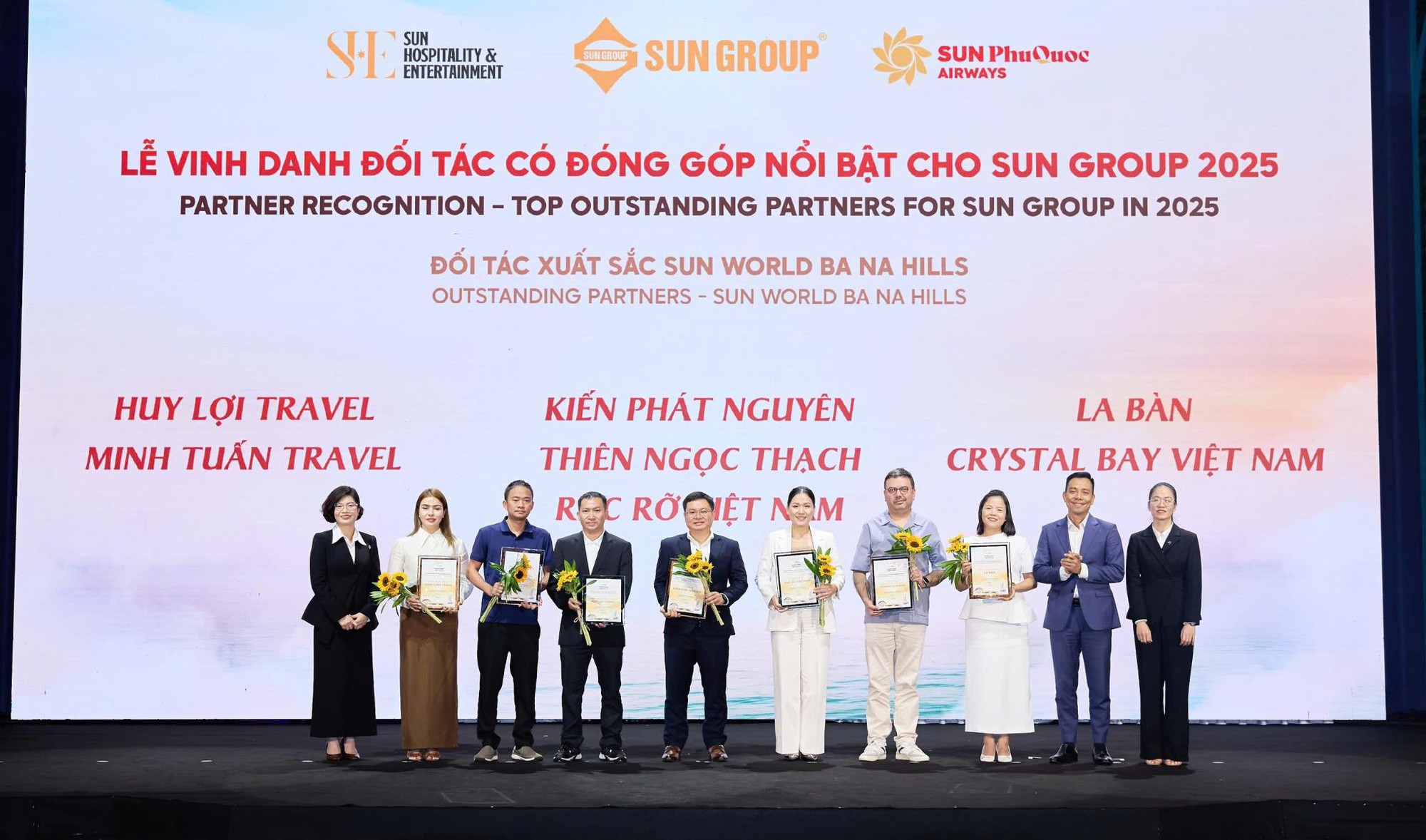 Ngọc Thạch Travel được Sun Group vinh danh "Đối tác xuất sắc 2025 tại Sun World Bà Nà Hills"- Ảnh 2. Ngọc Thạch Travel được Sun Group vinh danh "Đối tác xuất sắc 2025 tại Sun World Bà Nà Hills"- Ảnh 2.