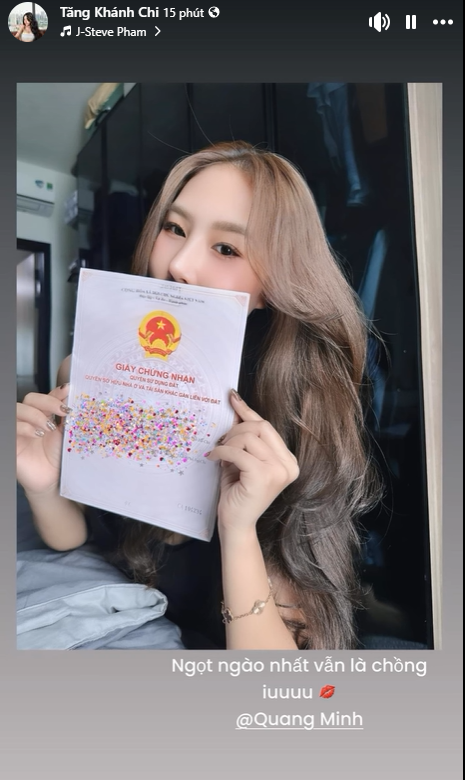 Sao nam Vbiz lấy vợ kém 37 tuổi, vừa hào phóng tặng nửa kia cuốn sổ đỏ- Ảnh 1.