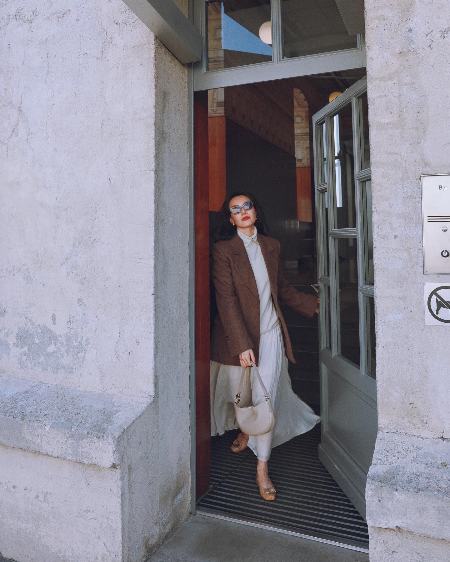 Cao Viên Viên chính là "cao thủ" diện đồ màu trung tính, phụ nữ U50 học theo là chuẩn- Ảnh 4.