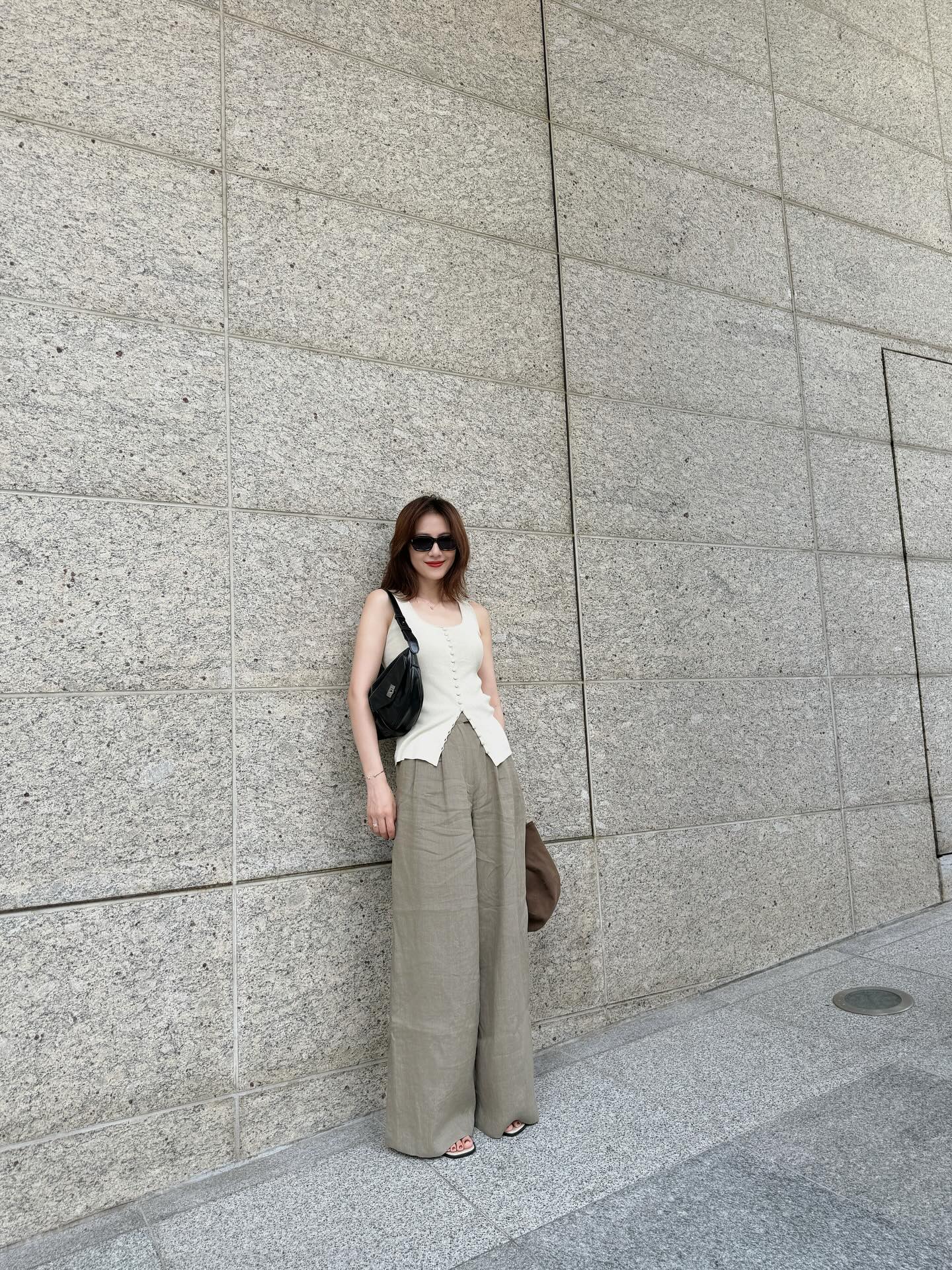 Cao Viên Viên chính là "cao thủ" diện đồ màu trung tính, phụ nữ U50 học theo là chuẩn- Ảnh 2.