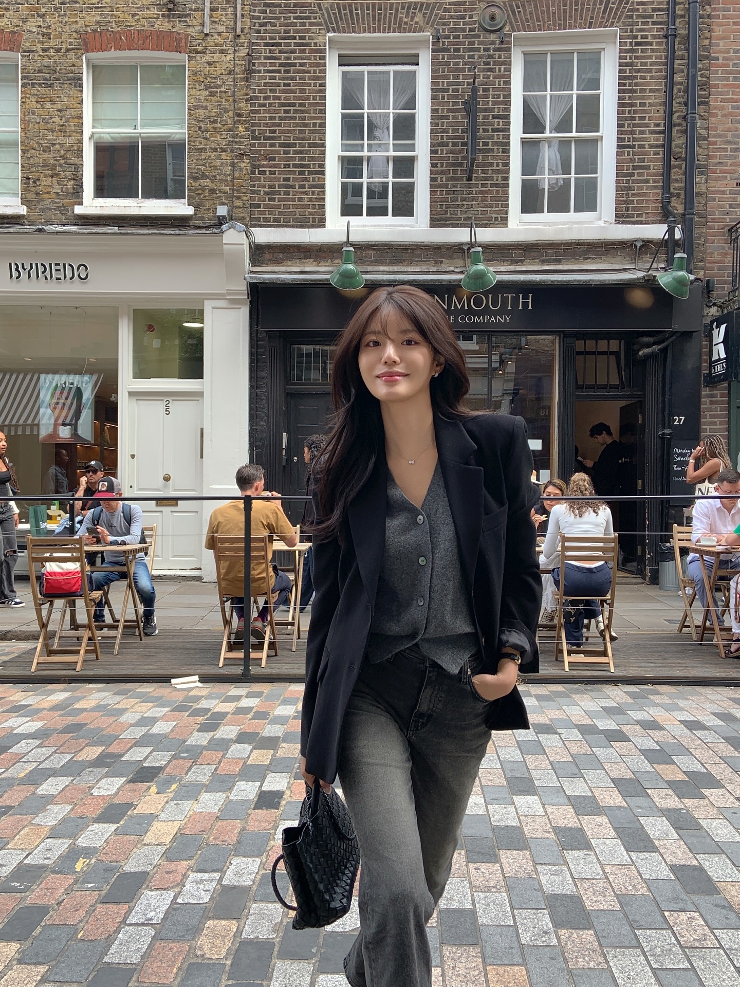 Mẫu áo len được mặc nhiều nhất hiện tại: Hợp mọi dáng người, ai diện cũng thành nàng thơ- Ảnh 1.