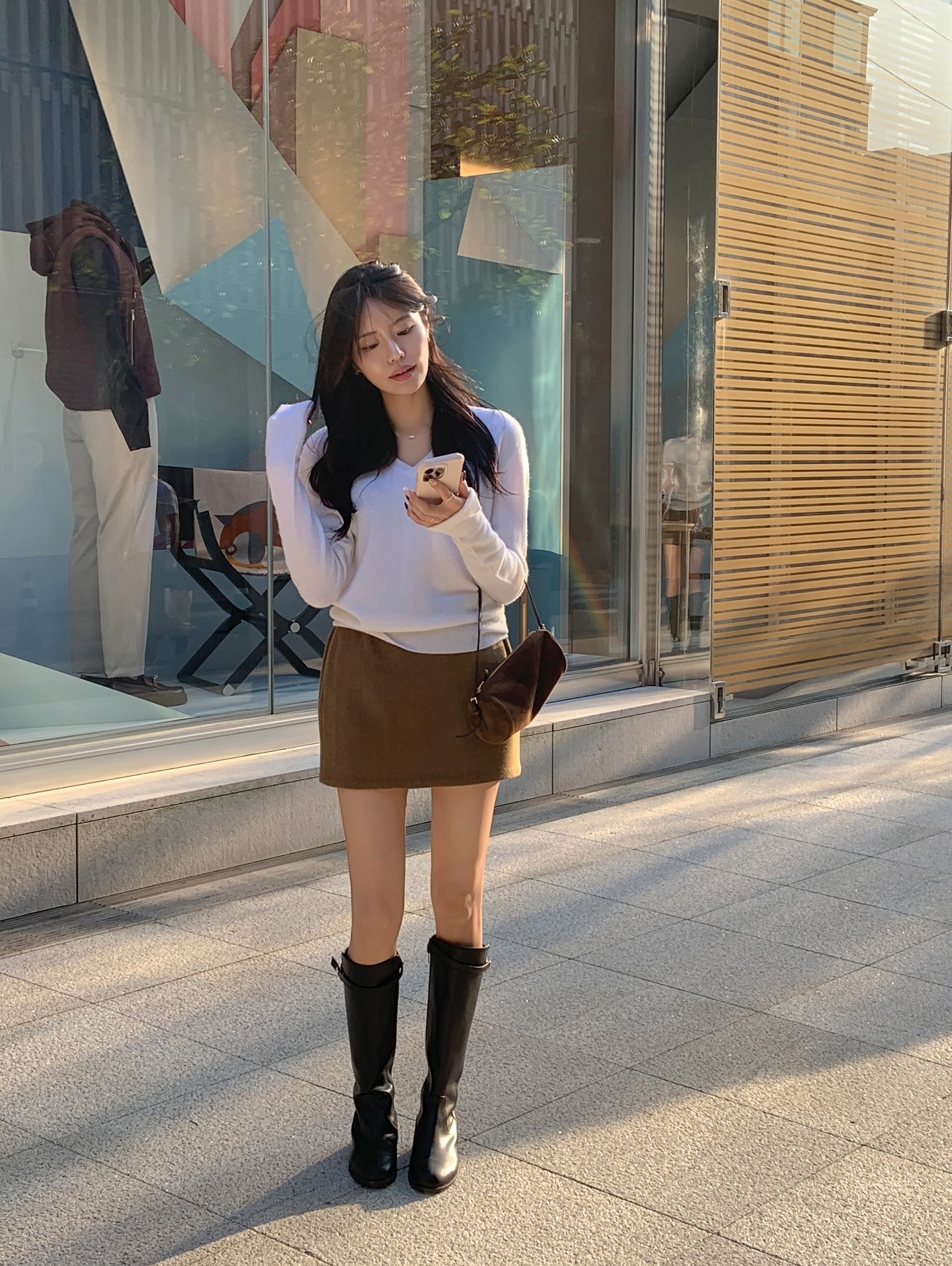 Xu hướng mặc đồ nâu từ năm ngoái tới bây giờ vẫn hot: 5 cách mix rất sang mà không cộng tuổi- Ảnh 7.