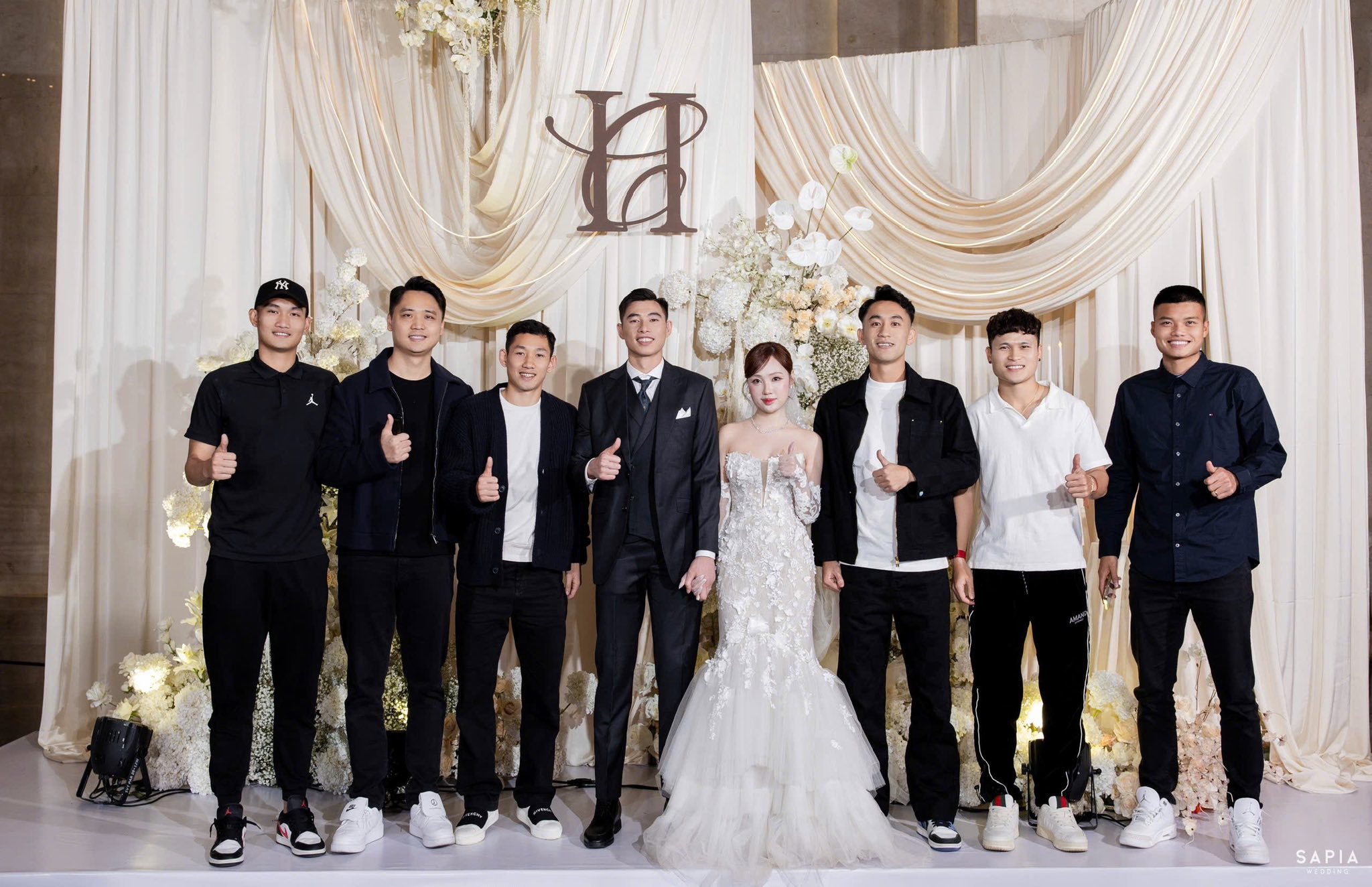 Doãn Hải My khoe visual sáng bừng, cực tinh tế khi cùng Văn Hậu dự đám cưới của thủ môn U23 Việt Nam- Ảnh 4.