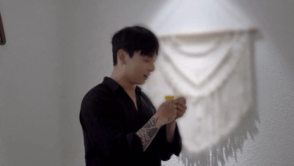 "Cheap moment" cùng Jungkook và Jimin chưa bao giờ dễ đến thế: Vừa rẻ vừa dễ, siêu thị nào cũng có- Ảnh 1.