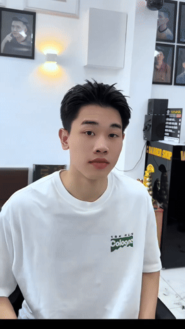 "Sốc visual" Đình Bắc ở tiệm cắt tóc, đá bóng hay lại điển trai vô địch thế này!- Ảnh 2.