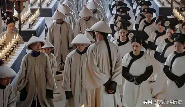 Càn Long chết, Gia Khánh gọi gấp 1 lão thần về triều: Hòa Thân vừa nghe tên đã bật khóc 'Ta hết đời rồi'- Ảnh 1.