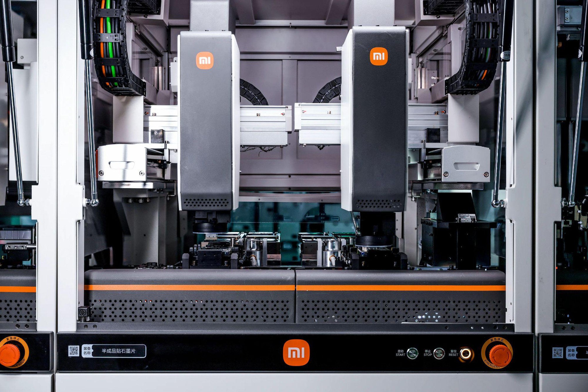 Bên trong nhà máy 2,4 tỷ RMB của Xiaomi – nơi smartphone được sản xuất trong 6 giây- Ảnh 1.