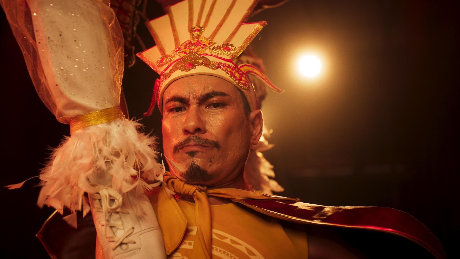 Con Kể Ba Nghe lấy nước mắt khán giả khi chạm đến khoảng cách thế hệ và những vết thương tâm lý- Ảnh 2.