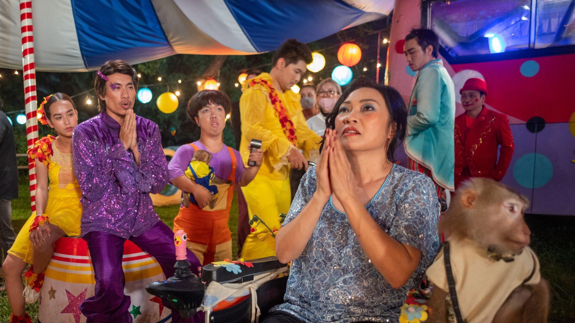 Con Kể Ba Nghe lấy nước mắt khán giả khi chạm đến khoảng cách thế hệ và những vết thương tâm lý- Ảnh 3.