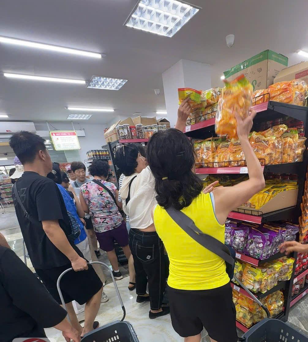 "Cheap moment" cùng Jungkook và Jimin chưa bao giờ dễ đến thế: Vừa rẻ vừa dễ, siêu thị nào cũng có- Ảnh 5.