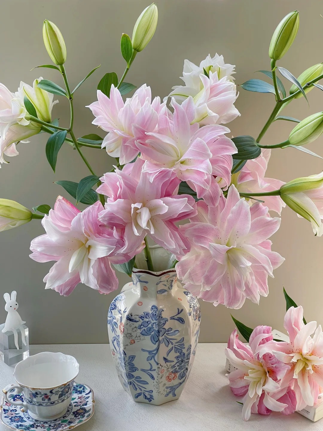 Cắm bình hoa bách hợp Isabella 