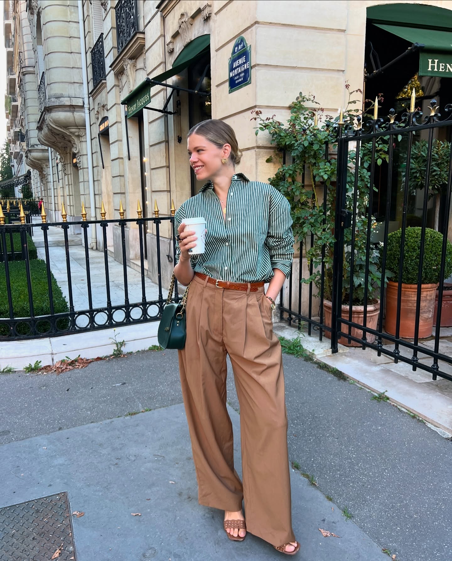 Phụ nữ Pháp diện quần ống rộng với 5 mẫu áo, ai thích style đơn giản càng nên tham khảo- Ảnh 3.