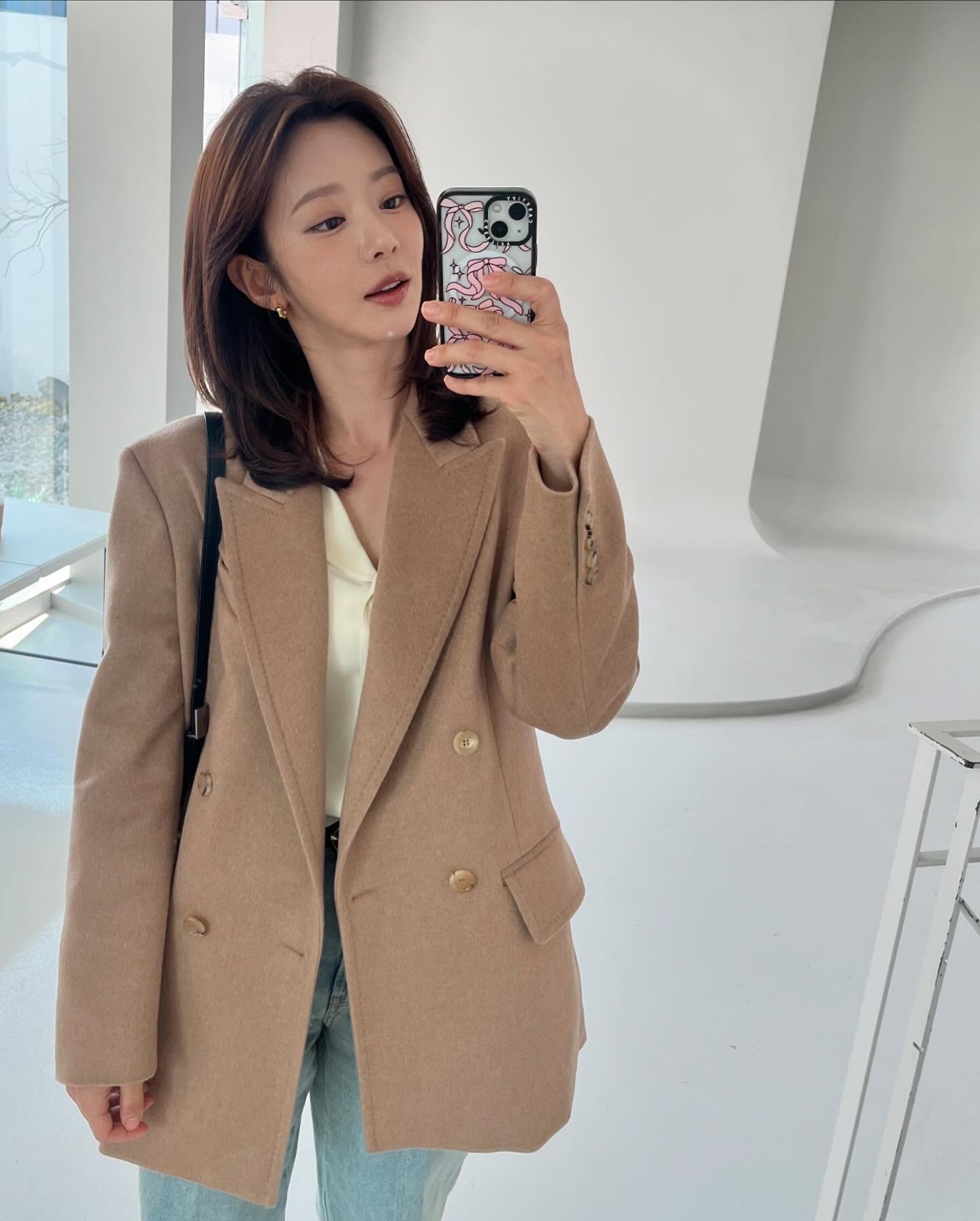 Nữ diễn viên gần 40 tuổi vẫn đóng phim ngôn tình rất "ngọt", style ngoài đời mới là trẻ trung xuất sắc- Ảnh 2.