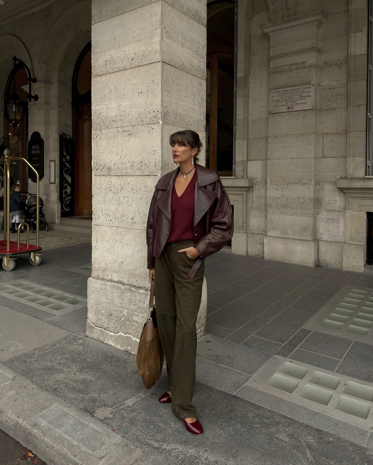 Phụ nữ Pháp diện quần ống rộng với 5 mẫu áo, ai thích style đơn giản càng nên tham khảo- Ảnh 8.