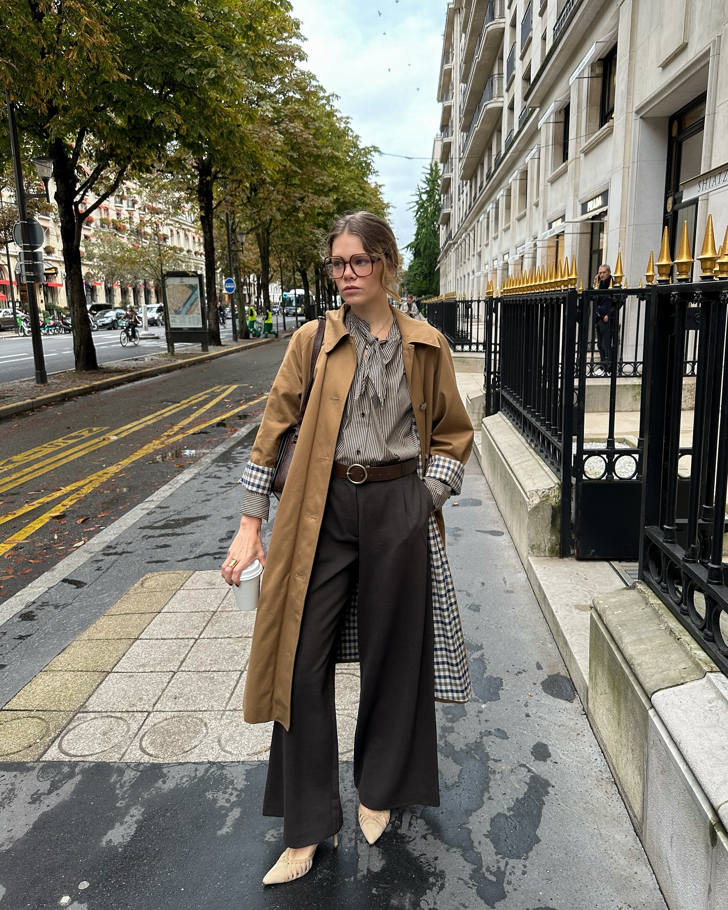 Phụ nữ Pháp diện quần ống rộng với 5 mẫu áo, ai thích style đơn giản càng nên tham khảo- Ảnh 4.