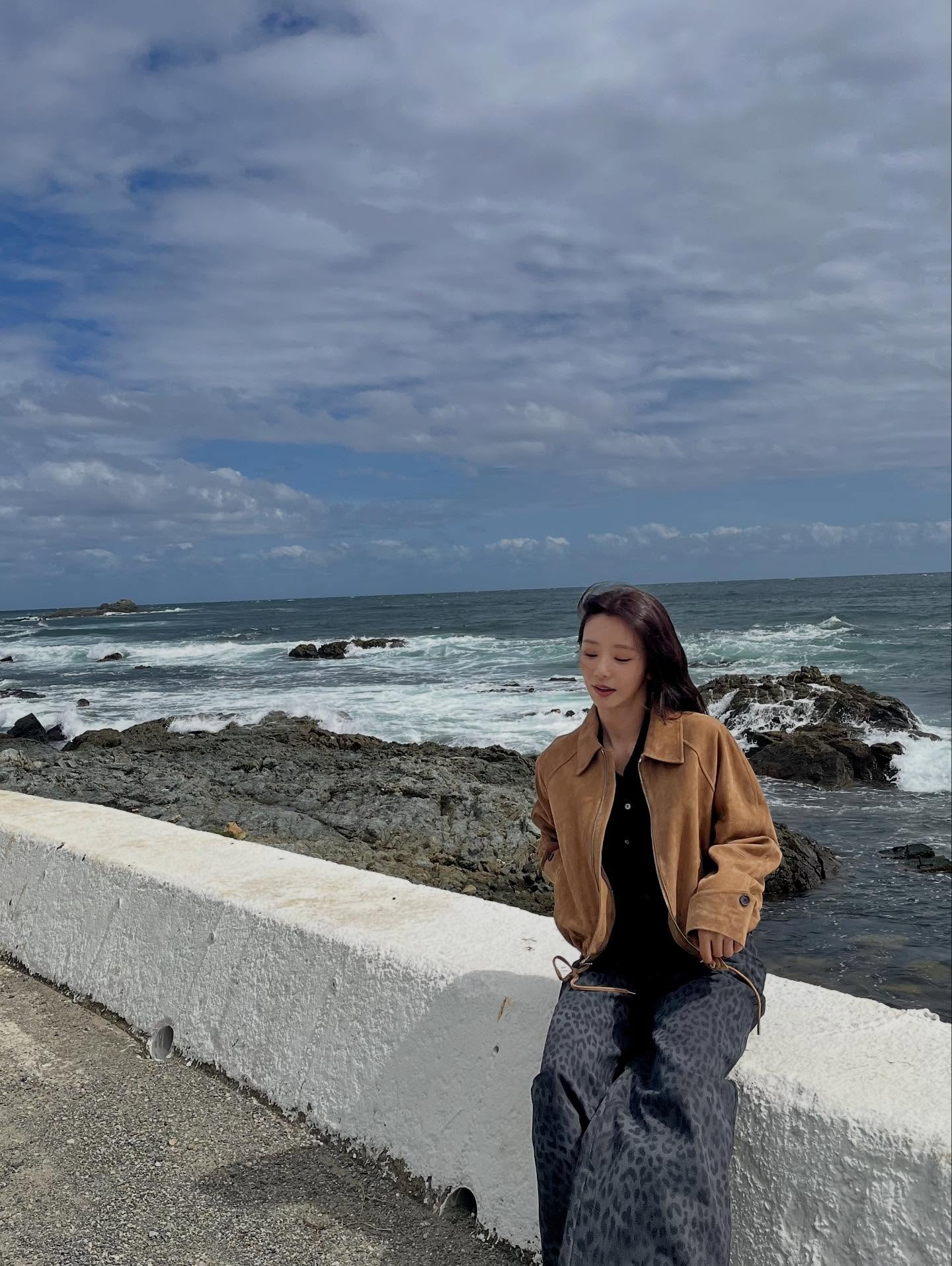 Nữ diễn viên gần 40 tuổi vẫn đóng phim ngôn tình rất "ngọt", style ngoài đời mới là trẻ trung xuất sắc- Ảnh 4.