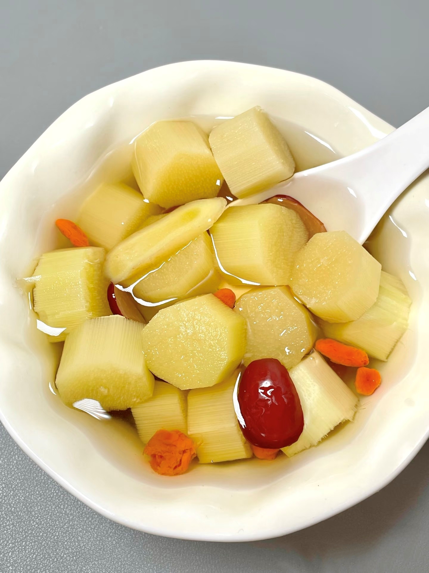 Mùa đông da khô nứt nẻ, môi bong tróc, đừng vội mua mỹ phẩm đắt tiền: Hãy đun ngay nồi nước "thần thánh" này- Ảnh 5.