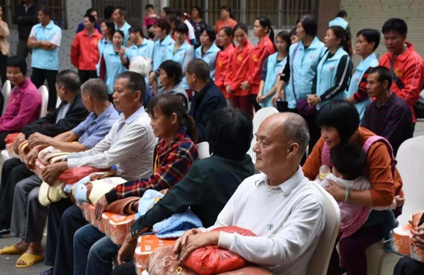 Sau nghỉ hưu, cả tin khi tham gia các nhóm người cao tuổi: Cái giá phải trả không hề nhỏ- Ảnh 2.