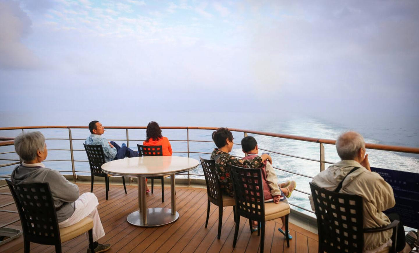 Sau nghỉ hưu, cả tin khi tham gia các nhóm người cao tuổi: Cái giá phải trả không hề nhỏ- Ảnh 3.