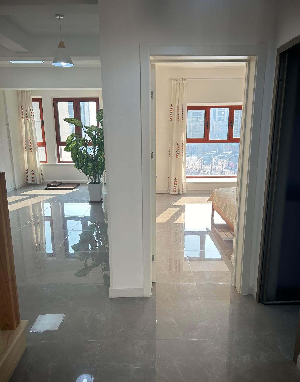 Ngoài 40 tuổi, người phụ nữ sống trong căn nhà gần như trống rỗng và đây là lý do- Ảnh 1. Ngoài 40 tuổi, người phụ nữ sống trong căn nhà gần như trống rỗng và đây là lý do- Ảnh 1.