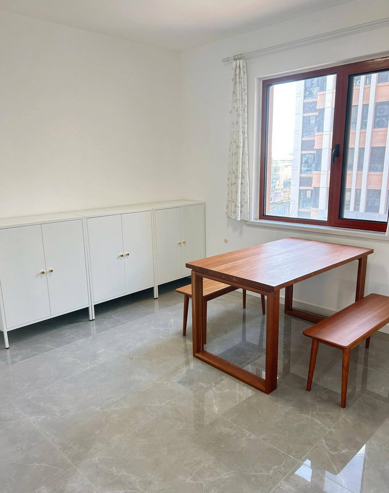 Ngoài 40 tuổi, người phụ nữ sống trong căn nhà gần như trống rỗng và đây là lý do- Ảnh 2. Ngoài 40 tuổi, người phụ nữ sống trong căn nhà gần như trống rỗng và đây là lý do- Ảnh 2.