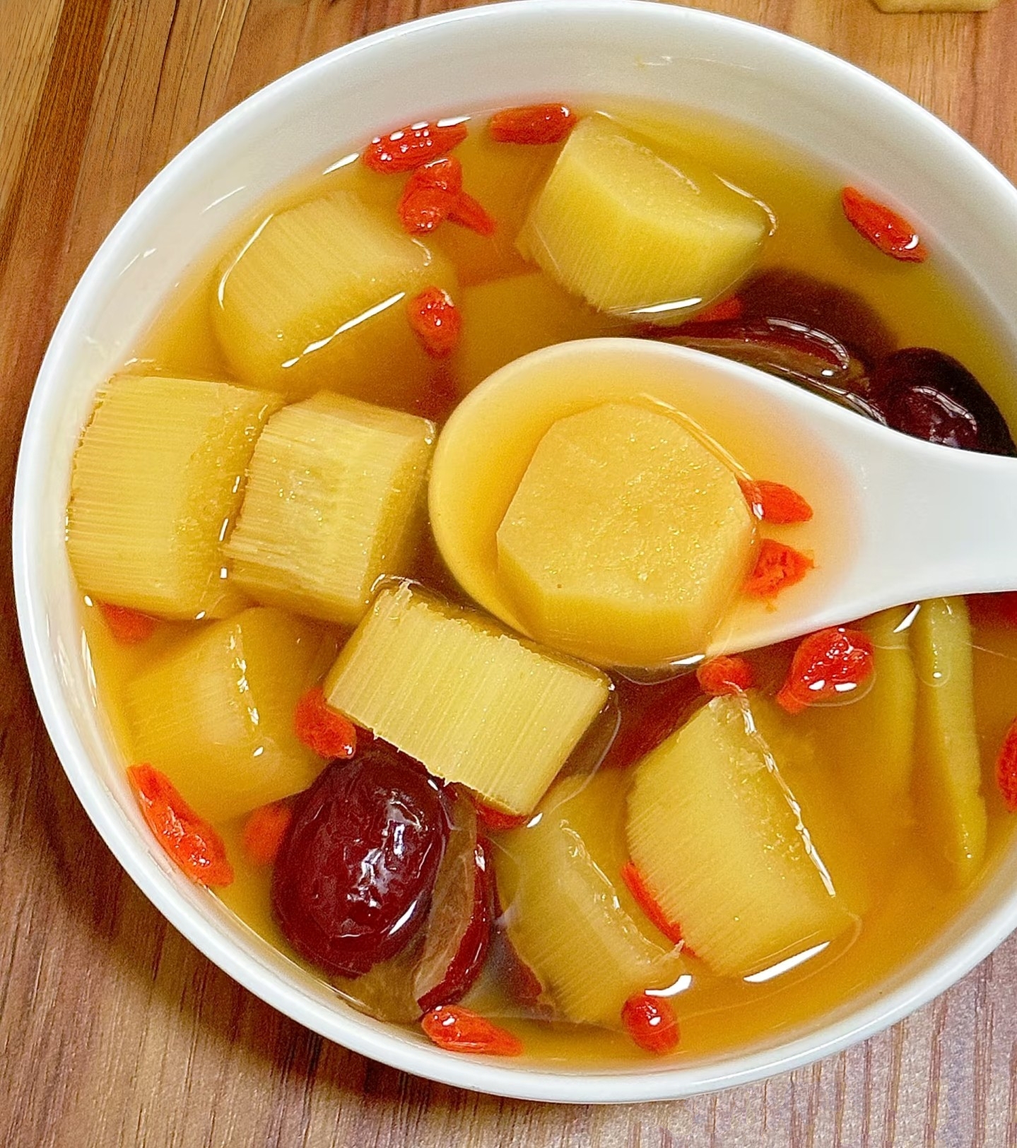 Mùa đông da khô nứt nẻ, môi bong tróc, đừng vội mua mỹ phẩm đắt tiền: Hãy đun ngay nồi nước "thần thánh" này- Ảnh 3.