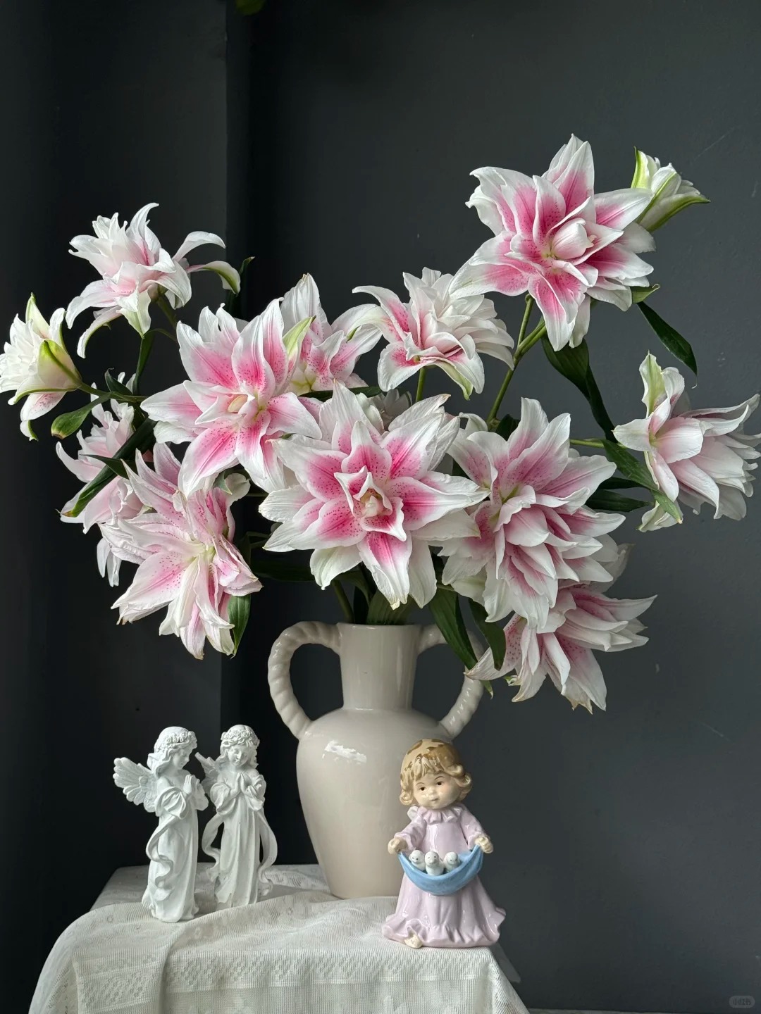 Cắm bình hoa bách hợp Isabella 