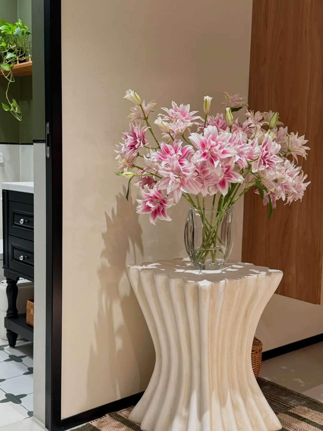 Cắm bình hoa bách hợp Isabella 