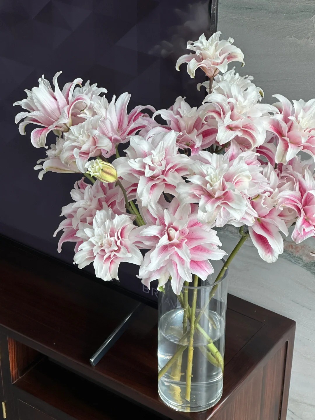 Cắm bình hoa bách hợp Isabella 