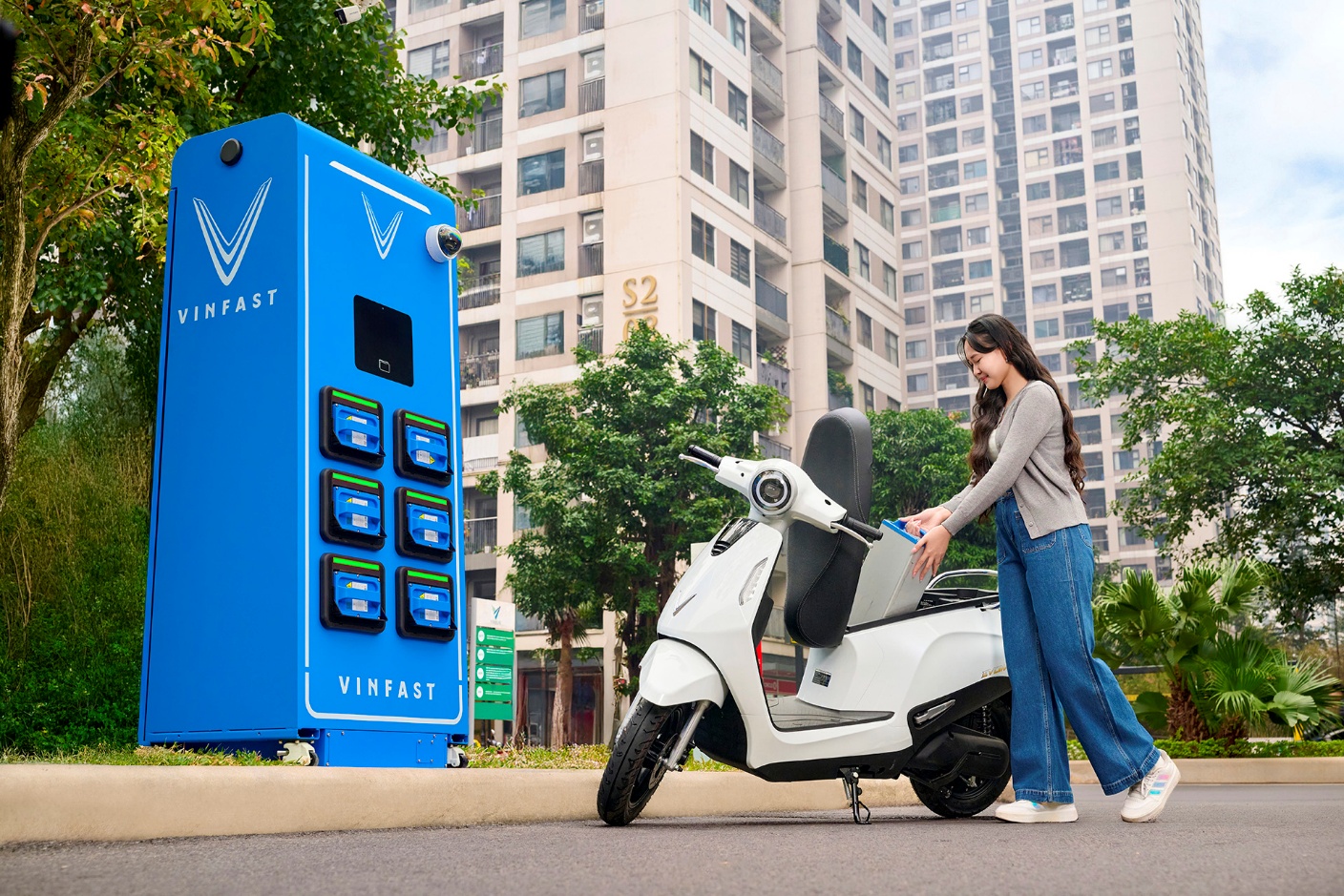 VinFast ra mắt 4 mẫu xe máy điện mới, hoàn thiện lắp đặt 4.500 trạm đổi pin đầu tiên- Ảnh 6.