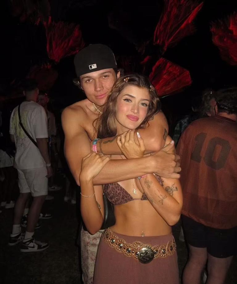 2 ái nữ của tài tử quyền lực bỏ tình chị em, lời qua tiếng lại chỉ vì 1 chàng trai?- Ảnh 2.