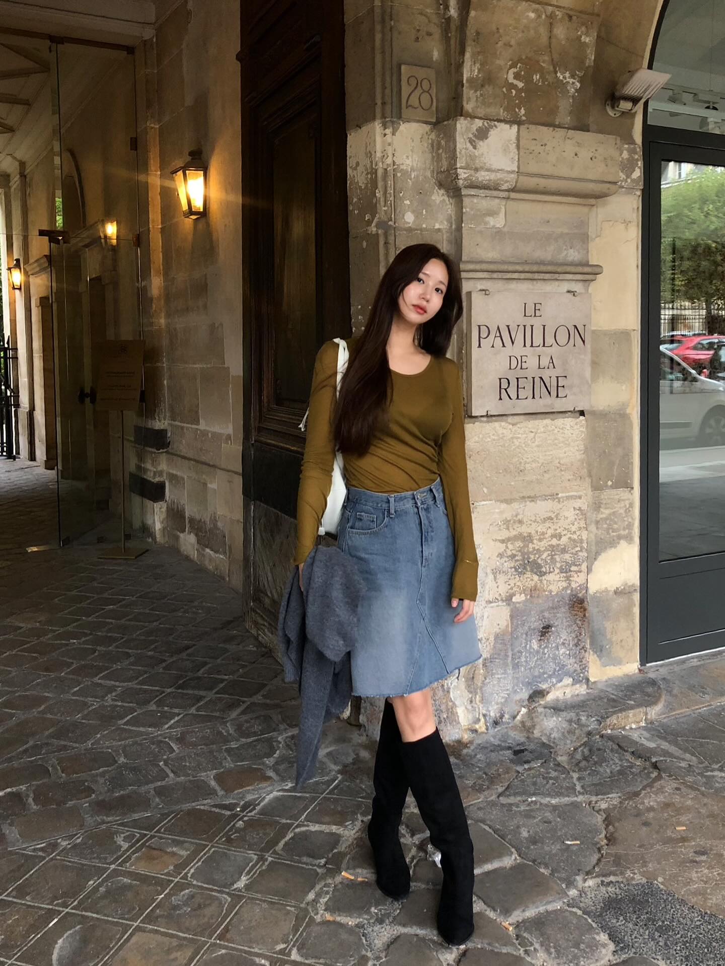 4 xu hướng đồ denim sẽ lên ngôi trong mùa xuân 2026, có hết thì mặc đẹp quá đơn giản- Ảnh 3.