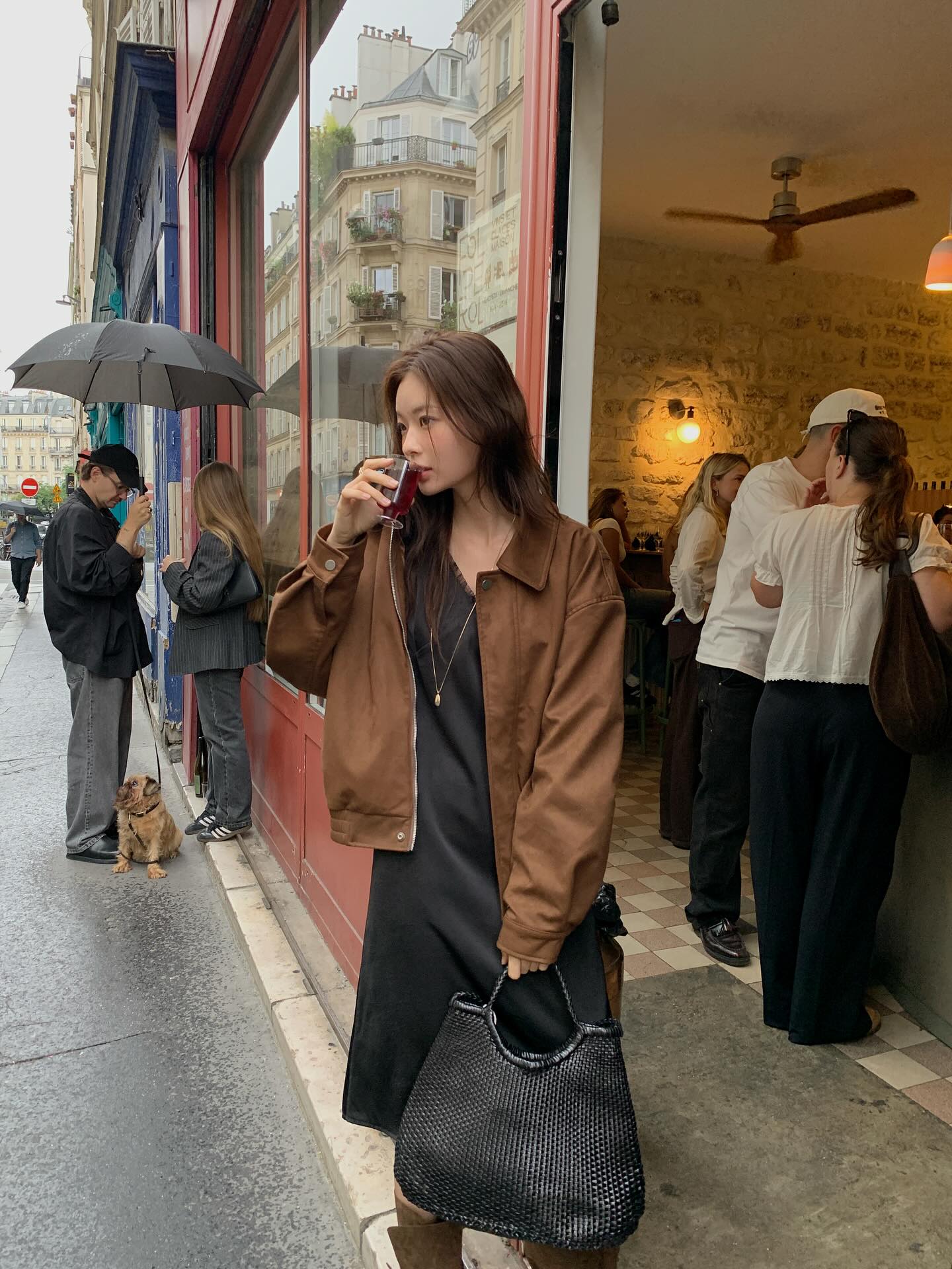 Áo khoác diện Tết 2026: Sáng suốt nhất là sắm 4 kiểu dáng ngắn vừa trẻ vừa hack chiều cao- Ảnh 7.