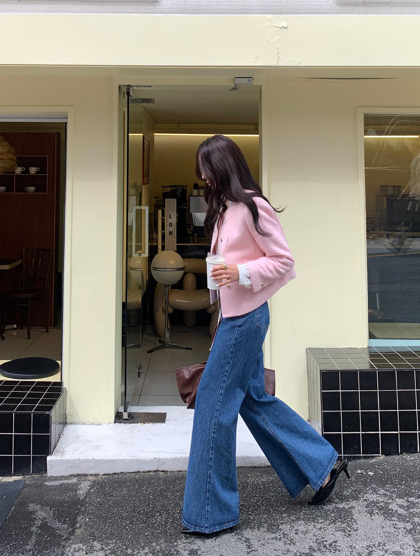 Áo khoác diện Tết 2026: Sáng suốt nhất là sắm 4 kiểu dáng ngắn vừa trẻ vừa hack chiều cao- Ảnh 1.