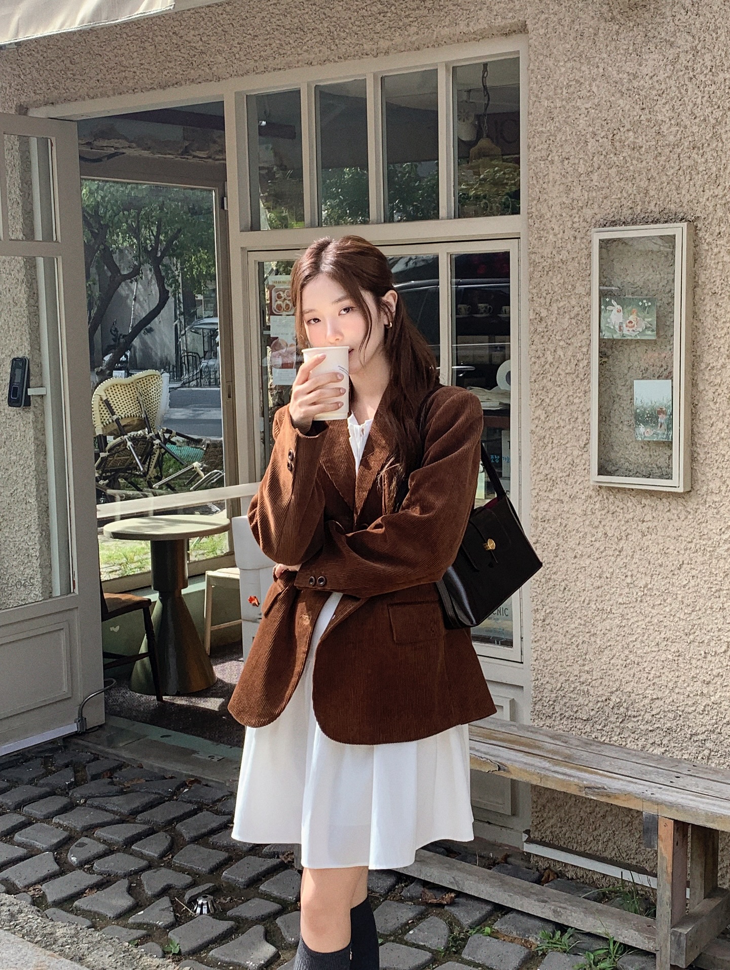 Áo khoác diện Tết 2026: Sáng suốt nhất là sắm 4 kiểu dáng ngắn vừa trẻ vừa hack chiều cao- Ảnh 10.