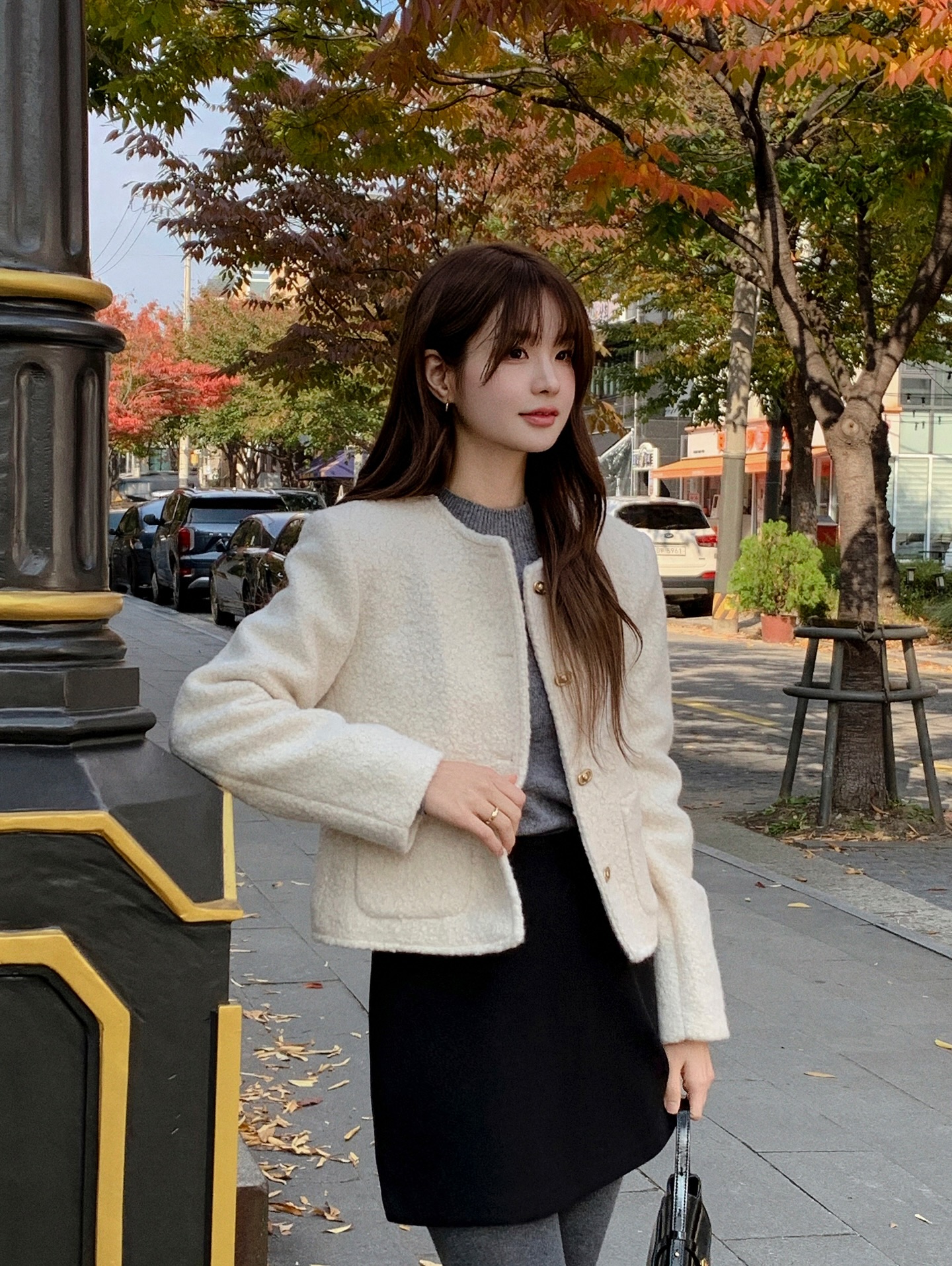 Áo khoác diện Tết 2026: Sáng suốt nhất là sắm 4 kiểu dáng ngắn vừa trẻ vừa hack chiều cao- Ảnh 2.