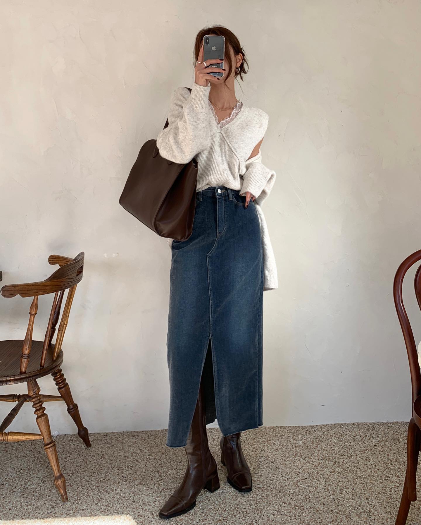 4 mẫu chân váy trẻ trung hơn nhiều so với chân váy đen, chị em đừng "đóng khung" style nữa- Ảnh 1.