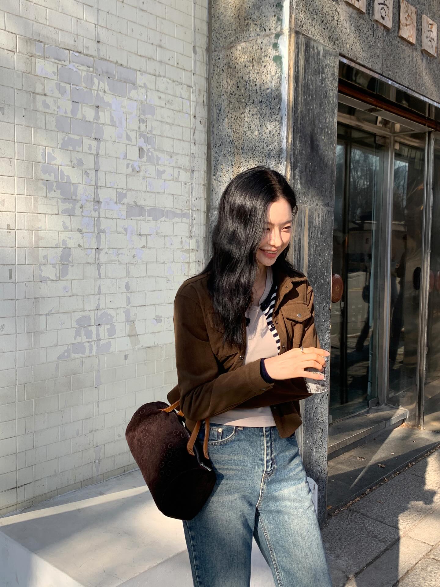 Áo khoác diện Tết 2026: Sáng suốt nhất là sắm 4 kiểu dáng ngắn vừa trẻ vừa hack chiều cao- Ảnh 8.