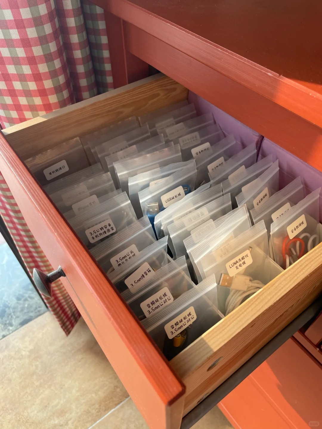 Nhìn mẹ chồng mua sắm, tôi nhận ra: Mình đã đốt tiền cho hàng loạt món trông thì "thông minh" nhưng dùng dở vô cùng- Ảnh 7.