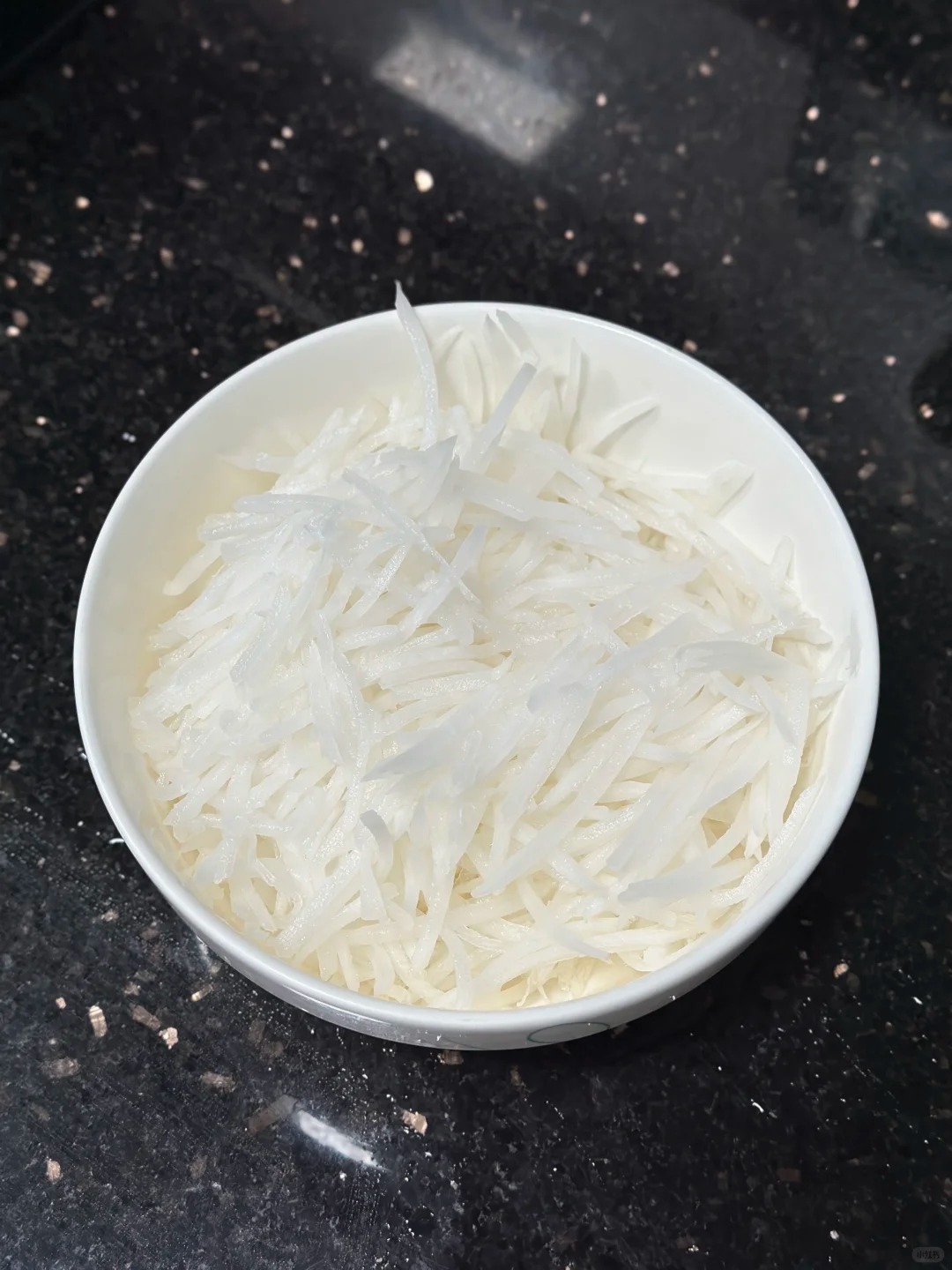 Bí quyết làm món "sữa trắng" từ cá diếc và củ cải: Thuốc bổ cho dạ dày, cả nhà tấm tắc khen ngon- Ảnh 3.