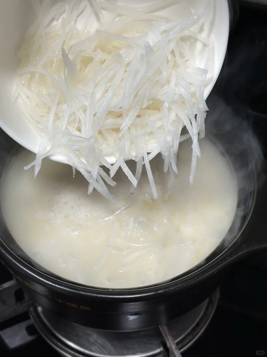 Bí quyết làm món "sữa trắng" từ cá diếc và củ cải: Thuốc bổ cho dạ dày, cả nhà tấm tắc khen ngon- Ảnh 9.